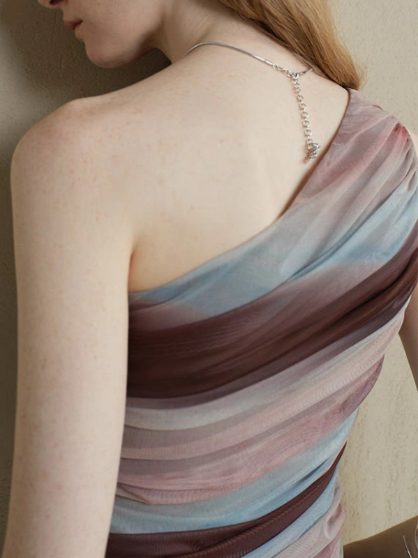 Top s asimetričnim ramenom, gradientna mreža, prozračan, blag prema koži, kratke rukave, poliester-mješavina, uobičajena duljina 50-65 cm