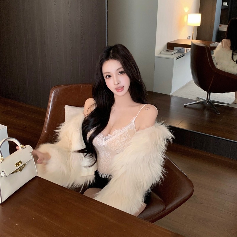 Camisole top – seksi stil, uski kroj, kratka duljina, jednobojna boja, poliester 70–80%