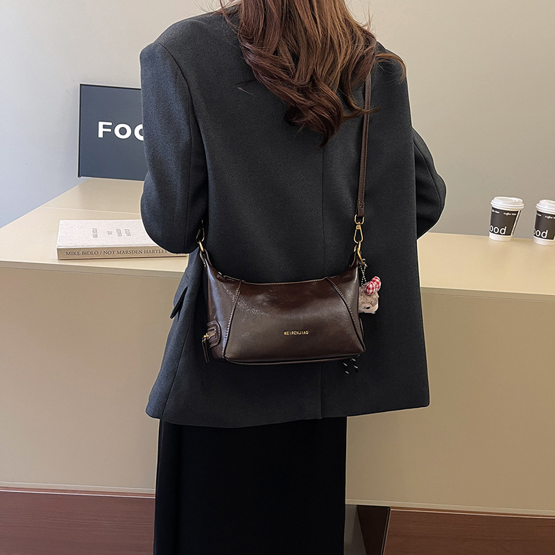 PU torba preko ramena s zatvaračem, horizontalan kvadratni oblik, poliester podstava, unutarnji džepovi za telefon i ID, kod Hmz-6150, gradski minimalistički stil