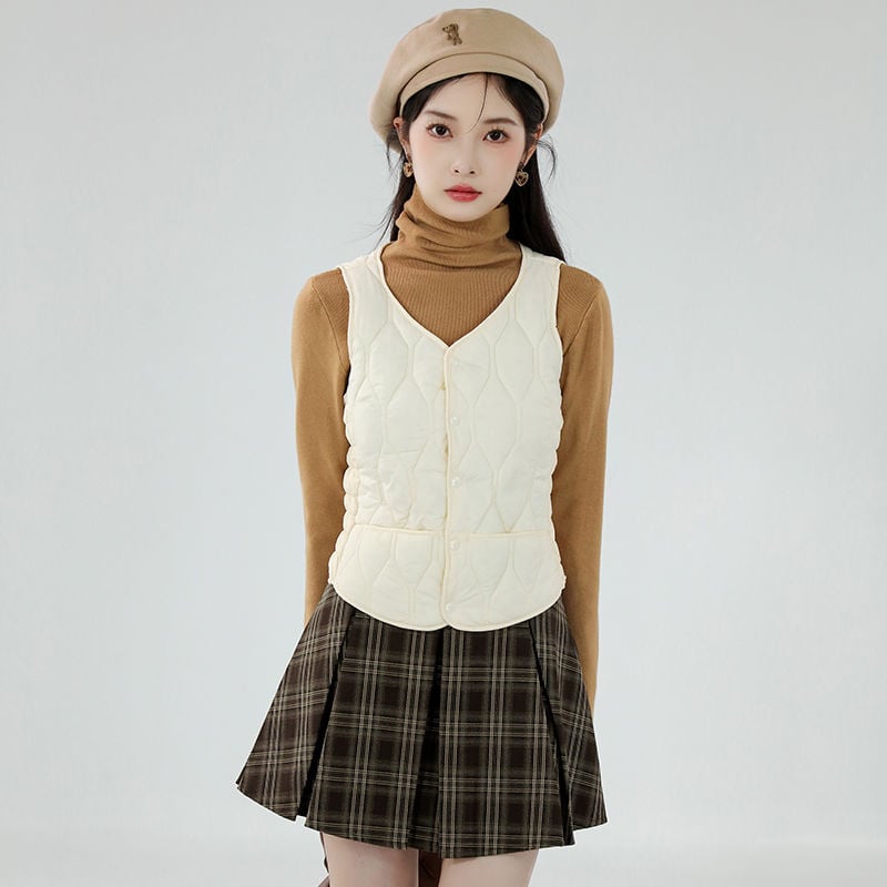 Найлонова жилетка без ръкави с пухов пълнеж, тясна кройка, V-образно деколте, къс модел, ромбов десен, зима 2025