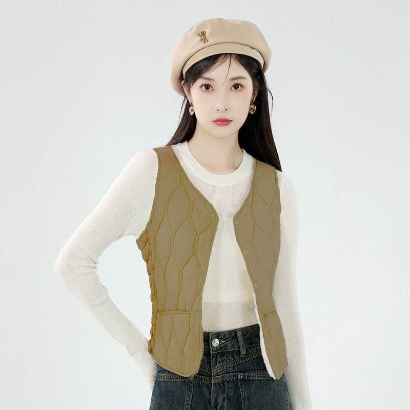 Найлонова жилетка без ръкави с пухов пълнеж, тясна кройка, V-образно деколте, къс модел, ромбов десен, зима 2025