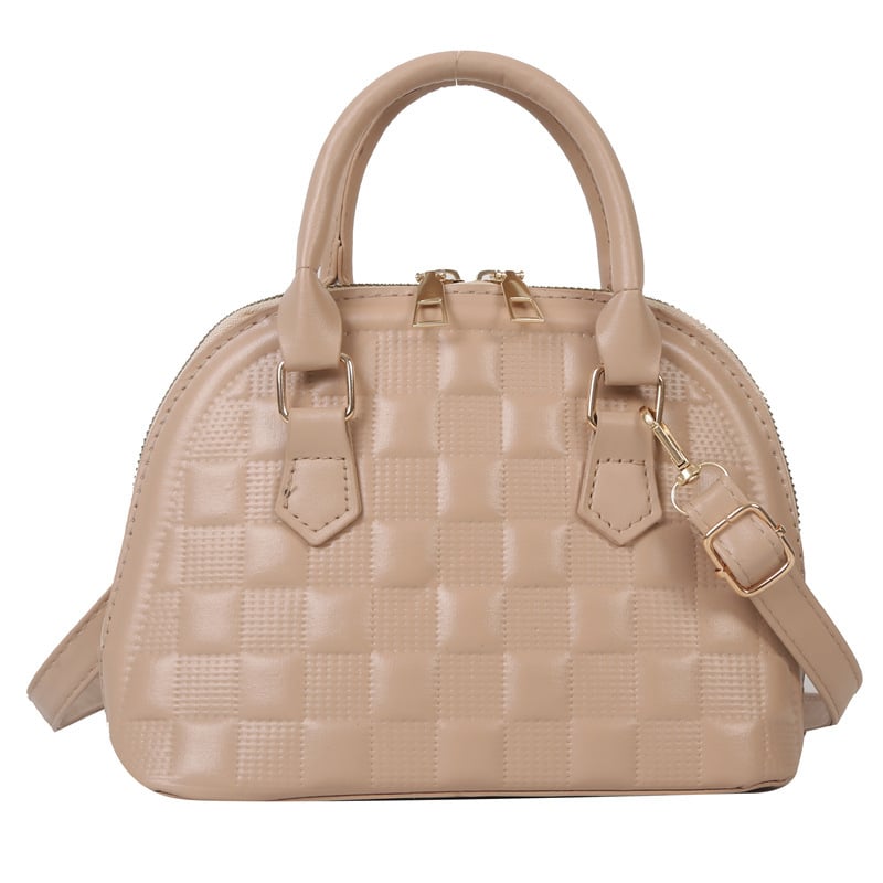 Női kagyló alakú táska műbőrből, keresztpántos, egy vállra hordható, gravírozott rácsmintás, cipzáras zárás, poliészter bélés, dokumentumok zseb, modell HJ9056, Winter 2025 kiadás