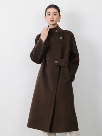 Női gyapjúkabát álló gallérral, hosszú fazon, rendkívül vastag gyapjú, elöl fűzős zárás, egyszínű