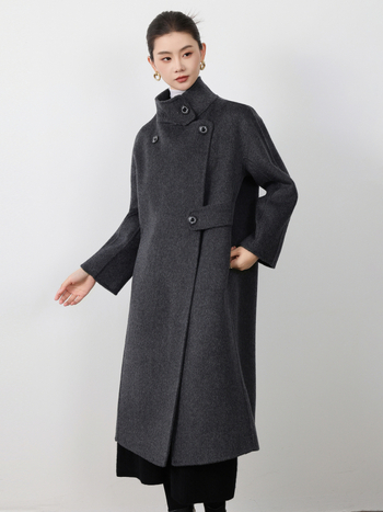 Női gyapjúkabát álló gallérral, hosszú fazon, rendkívül vastag gyapjú, elöl fűzős zárás, egyszínű