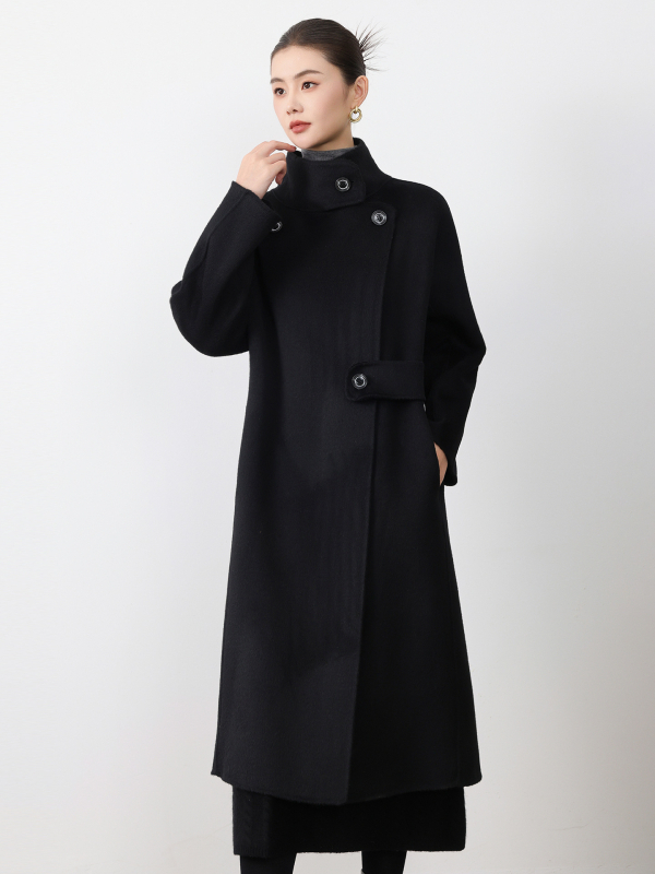 Női gyapjúkabát álló gallérral, hosszú fazon, rendkívül vastag gyapjú, elöl fűzős zárás, egyszínű