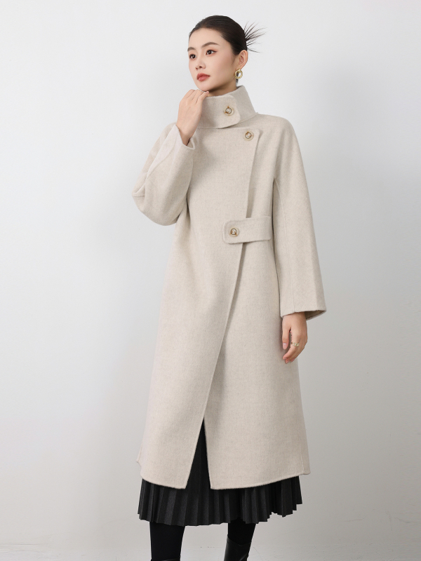 Női gyapjúkabát álló gallérral, hosszú fazon, rendkívül vastag gyapjú, elöl fűzős zárás, egyszínű