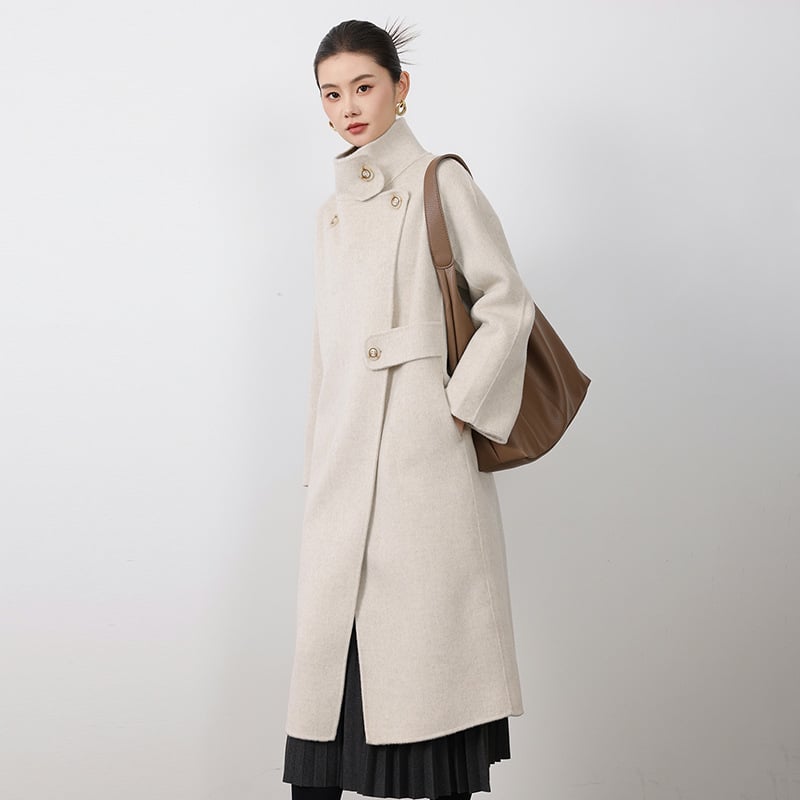 Női gyapjúkabát álló gallérral, hosszú fazon, rendkívül vastag gyapjú, elöl fűzős zárás, egyszínű