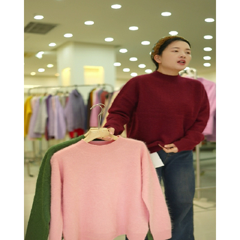 Gyapjú pulóver kerek nyakúval, hosszú ujjú, elegáns városi stílus, őszi 2025