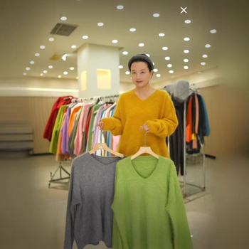 Pulóver gyapjú-kasmír keverékből, mintás, vast, karcsú szabás, kerek nyakú