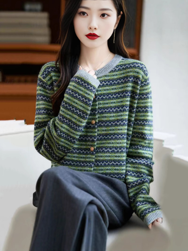 Kardigán pulóver, kerek nyakú, hosszú ujjú, laza szabás, kockás kötött minta