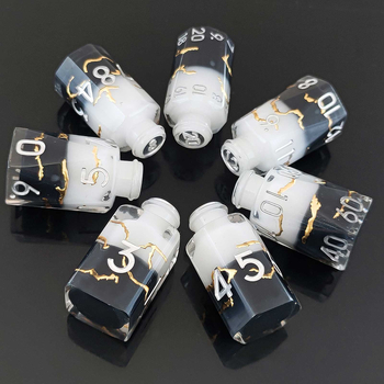 D20 kockák gyantából – elixír üvegben D&D és RPG játékokhoz