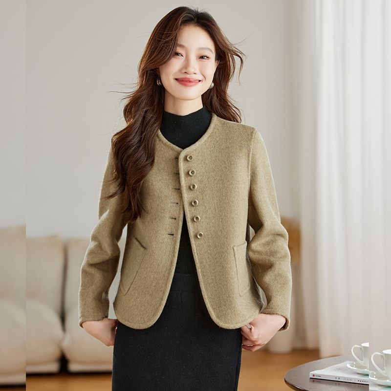 Női rövid chenille kabát Hepburn-stílusban, 2025 tavasza, Spandex 30% alatt, kerek nyak, H-típusú siluett, 3/4 ujjak