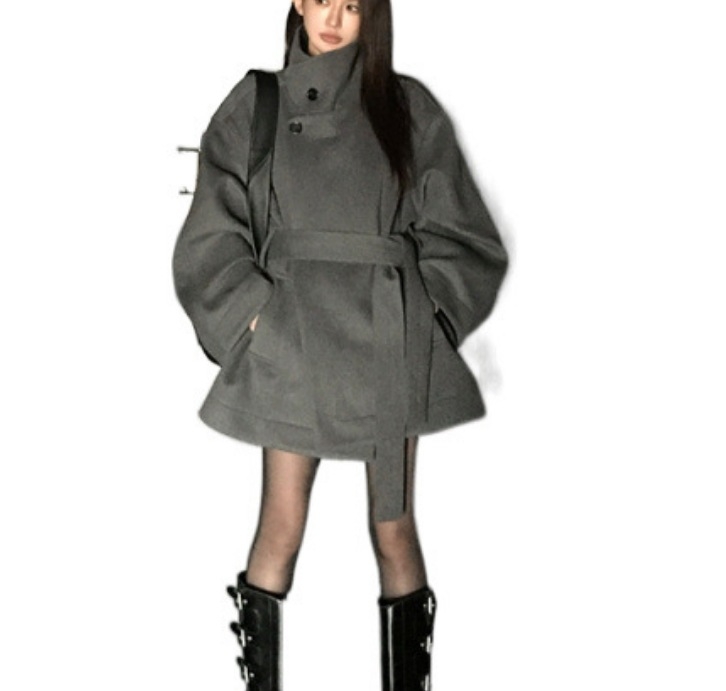 Női gyapjúkabát magas gallérral, lazán eső, hosszú ujjú, egysoros záródás, kétszínű bársonyos szövet