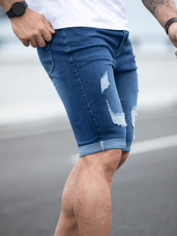 Férfi denim nadrág, középmagas derékkal, egyenes szabás, térd alatti hosszúságú, kopott, szakadt szegélyek, kőmosott, 69% pamut