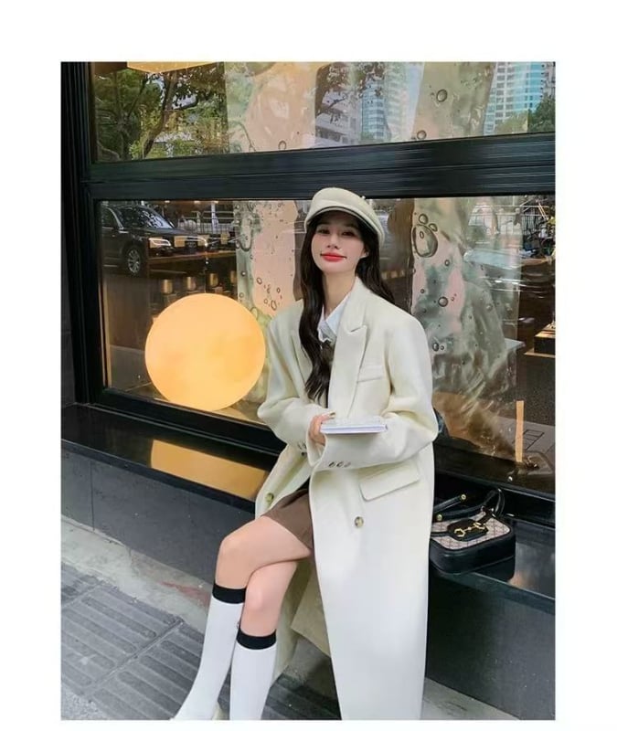 Női vastag hosszú kabát, koreai-japán lazább stílus, poliészter 95%+, térd fölötti hossz, egysoros gombolás