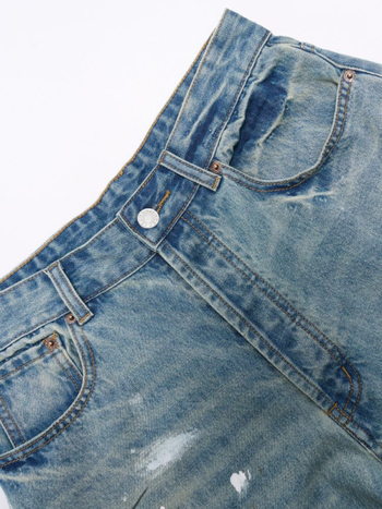 Férfi denim Capri nadrág, lazán szabott egyenes vonal, széles szár, pamutanyag, nyár 2025, kézzel festett tinta spricc mintázat