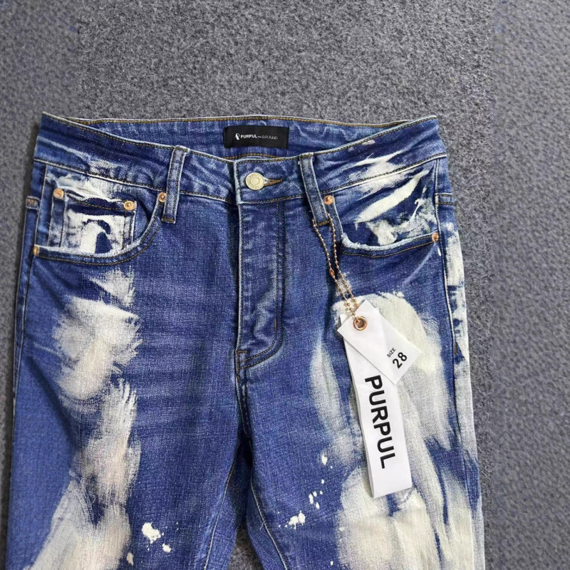 Pantalone od pamukasto-strechn denim, blago prošireni kroj, mikroelastičnost, gradski stil, četiri sezone, ljeto 2025