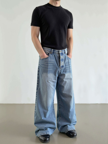 Džinse ravnoga kroja, blago proširena A‑linija; nizak pojas; visoka elastičnost; tkanina Modal; glavna tkanina: kunića krzno