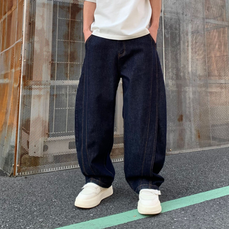 Traperice, ravne kroja, bočni topstitching detalj, niski struk, zip, pamuk denim, pranje vodom