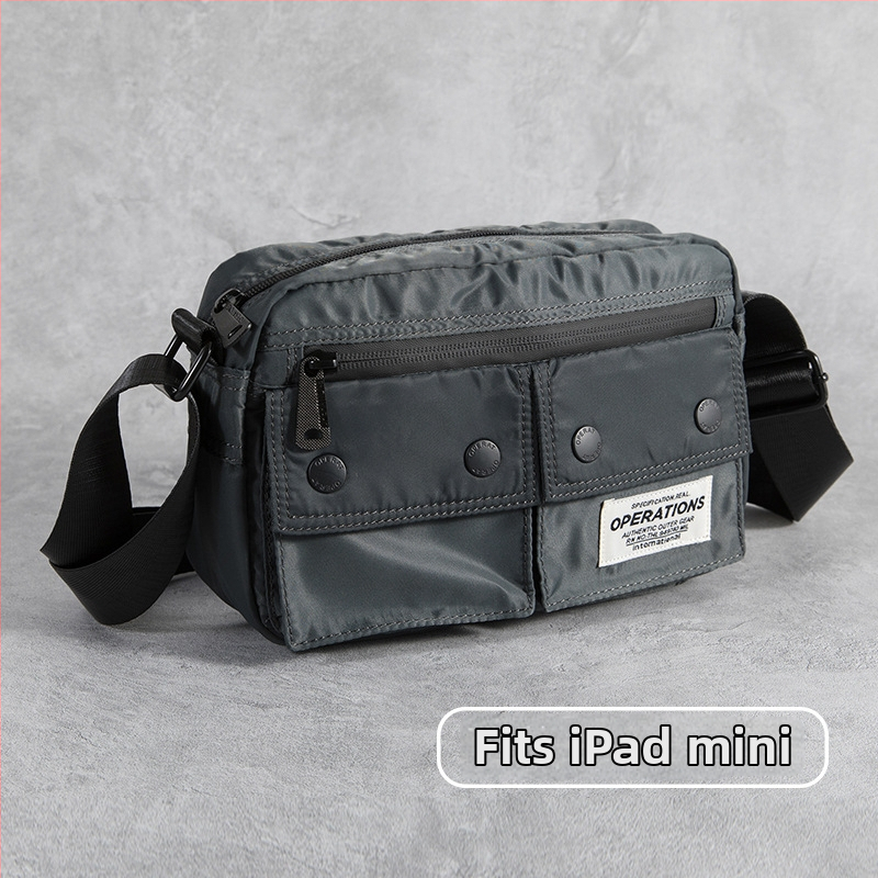 Muška crossbody torba - Urbani minimalistički stil, Oxford tkanina, Vertikalni kvadratni oblik, Zip zatvaranje, Unutarnji džepovi: zip džep, džep za mobitel, džep za identifikaciju