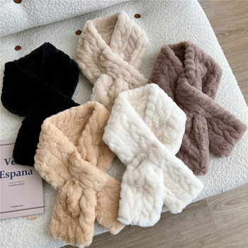 Плюшено шалче, топло за зимата