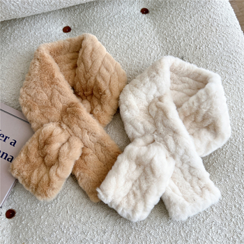 Плюшено шалче, топло за зимата