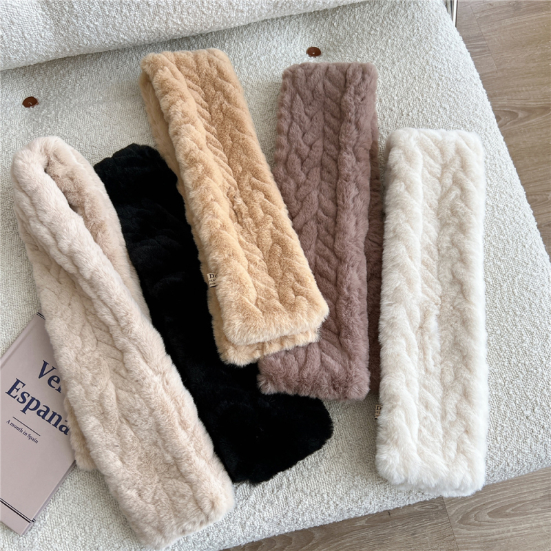 Плюшено шалче, топло за зимата