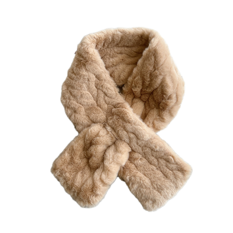 Плюшено шалче, топло за зимата