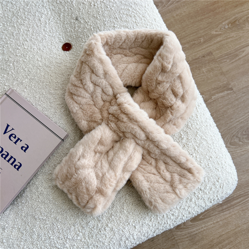 Плюшено шалче, топло за зимата