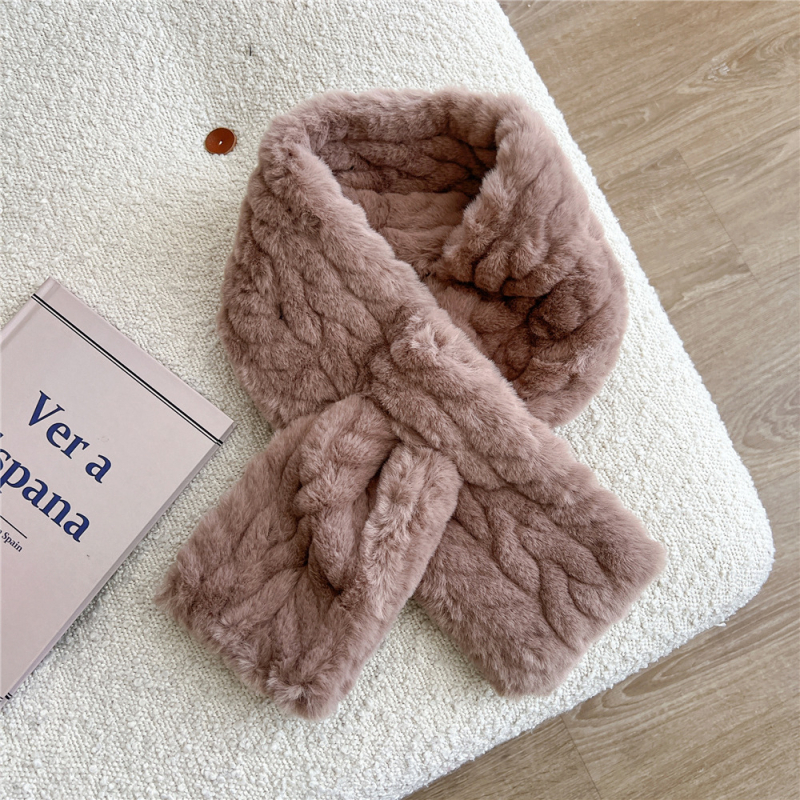 Плюшено шалче, топло за зимата