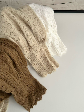 Ženska bluza s francuskom čipkom, polu-visoki ovratnik s čipkastim rubom, duge rukave, poliester, pulover stil za slojevito odijevanje