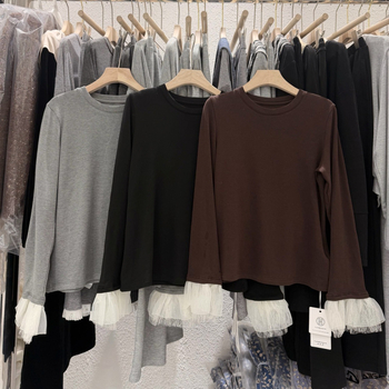 Pamukasto T‑shirt s čipkastim patchworkom, dugi rukavi, okrugli izrez, pulover stil, 30-50% pamuka, književno retro stil