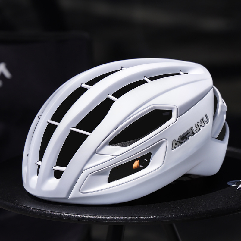 ACRUNU cască de ciclism, respirabilă, cu turnare integrată; Material: polycarbonate+EPS; Greutate: 285 g; Circumferința capului: 55–62 cm.
