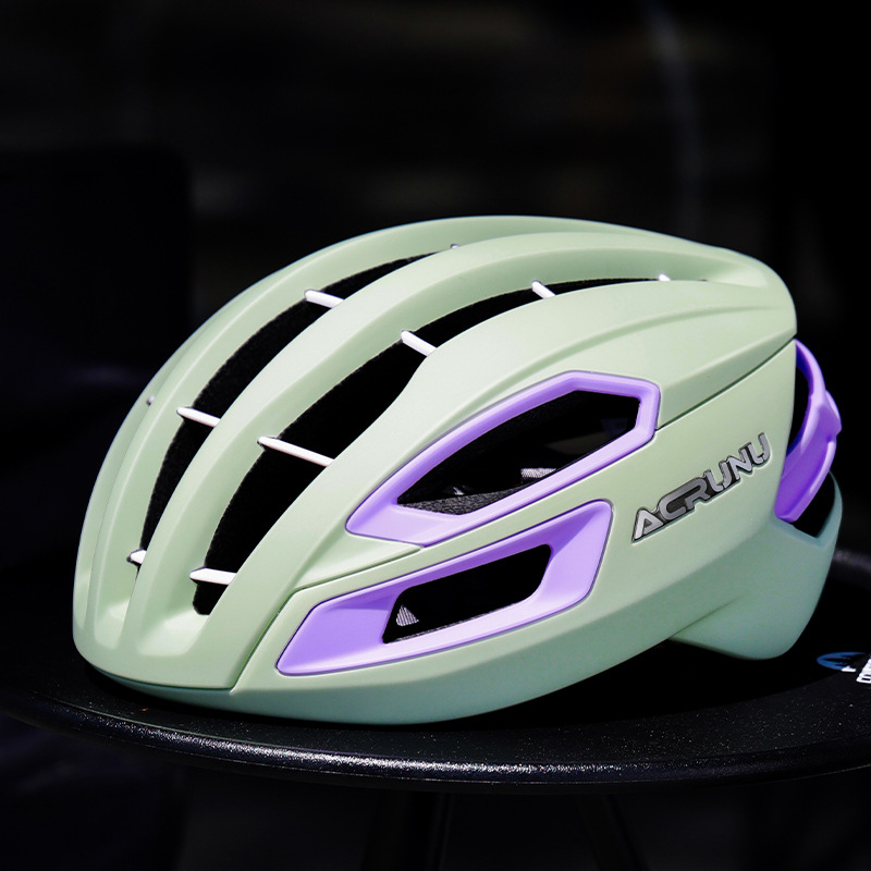 ACRUNU cască de ciclism, respirabilă, cu turnare integrată; Material: polycarbonate+EPS; Greutate: 285 g; Circumferința capului: 55–62 cm.