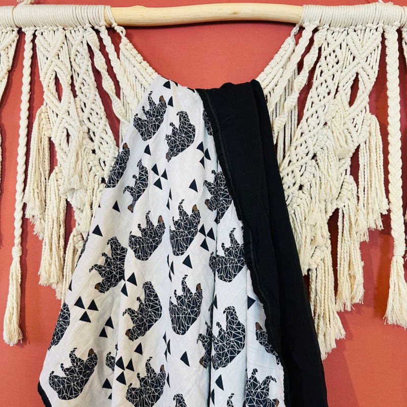 Pătură pentru bebeluși Baby atelier — 100% bumbac; pentru sugari și copii 1–3 ani; modele: animale, dungi, grilă, desene animate; potrivită pentru târâre și pentru cărucior.