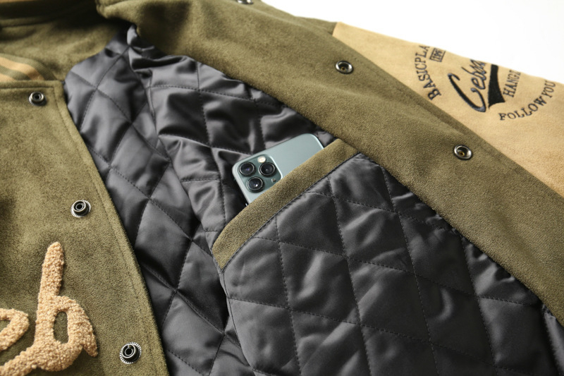 Őszi-téli velúr baseball kabát állógallérral, laza szabás, őz velúr anyag, hímzett részletek