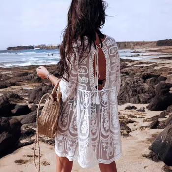 Čipkasto plažno pokrivalo s floralnom izvezkom, okrugli izrez, slobodan kroj, srednja duljina, akril 70–80%