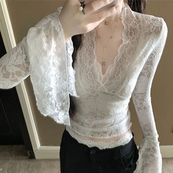 Čipkasti top s V-dekoltom, zvonasti rukavi, slim fit, srednje duljine, uzorak razbijenih cvjetova