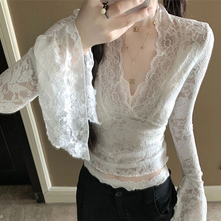 Čipkasti top s V-dekoltom, zvonasti rukavi, slim fit, srednje duljine, uzorak razbijenih cvjetova