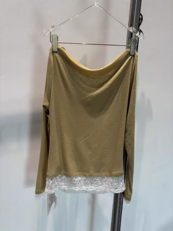 Pleteni T-shirt s čipkom i patchworkom, dugi rukavi, nepravilni kroj