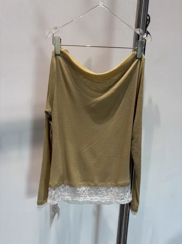 Pleteni T-shirt s čipkom i patchworkom, dugi rukavi, nepravilni kroj