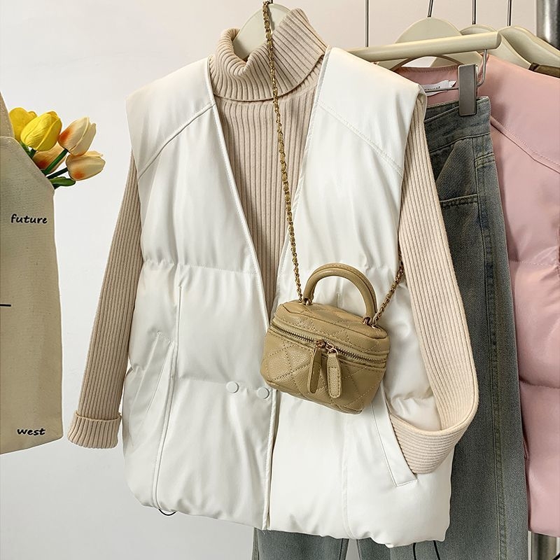 Vesta din piele sintetică, guler în V, fără mâneci, croială în formă de A, fibră poliester