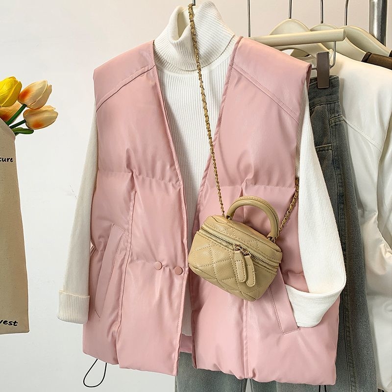 Vesta din piele sintetică, guler în V, fără mâneci, croială în formă de A, fibră poliester