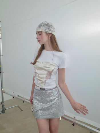 Tenkog kroja kratkih rukava s čipkastim panelima i izrezima, poliester-elastan, okrugli ovratnik