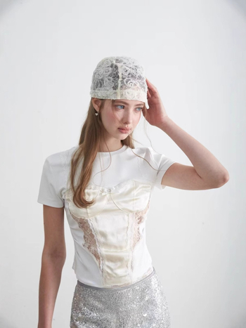 Tenkog kroja kratkih rukava s čipkastim panelima i izrezima, poliester-elastan, okrugli ovratnik