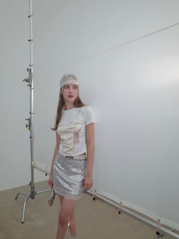 Tenkog kroja kratkih rukava s čipkastim panelima i izrezima, poliester-elastan, okrugli ovratnik