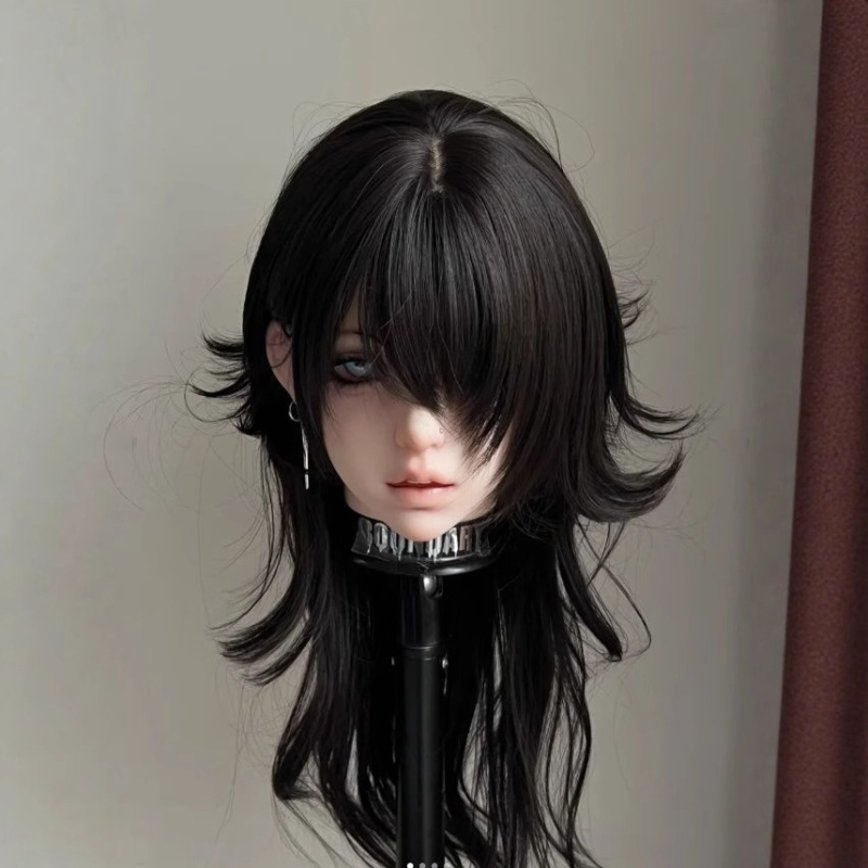 Cosplay wig: duga ravna kosa s bangs, pahuljasto slojevita puna perika, 2D cosplay simulacija, vlakno otporno na visoke temperature