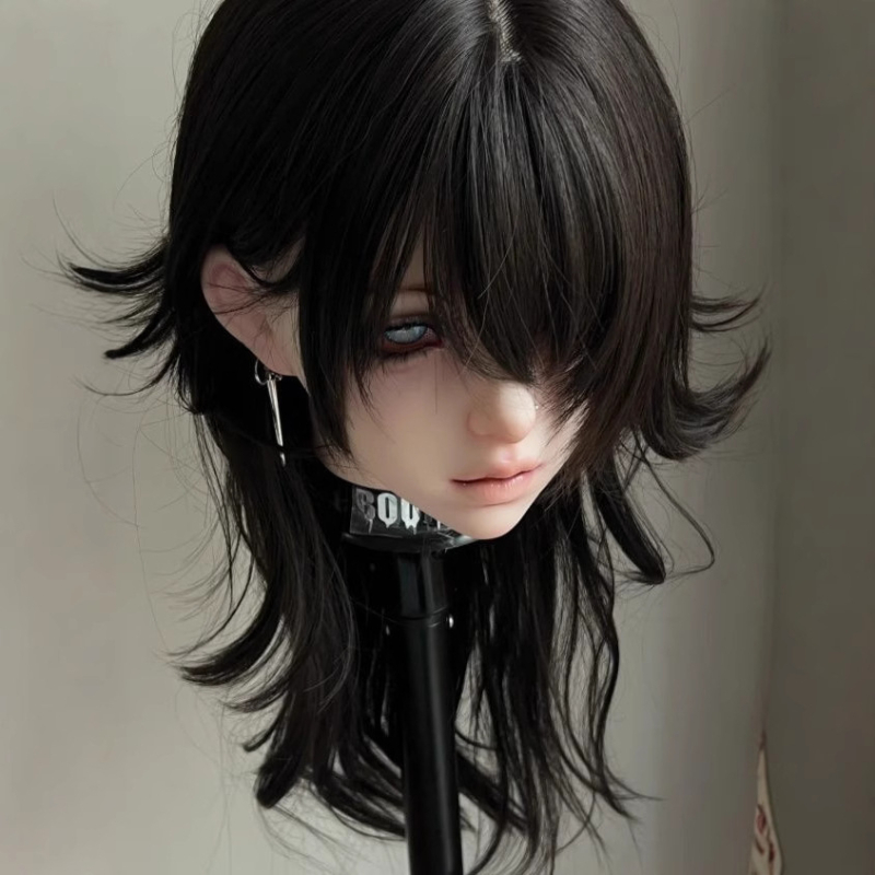 Cosplay wig: duga ravna kosa s bangs, pahuljasto slojevita puna perika, 2D cosplay simulacija, vlakno otporno na visoke temperature
