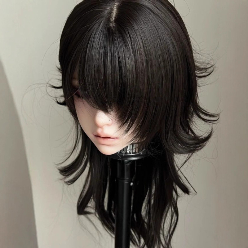 Cosplay wig: duga ravna kosa s bangs, pahuljasto slojevita puna perika, 2D cosplay simulacija, vlakno otporno na visoke temperature