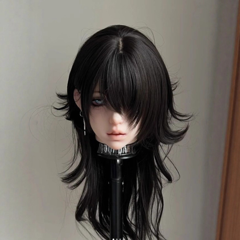 Cosplay wig: duga ravna kosa s bangs, pahuljasto slojevita puna perika, 2D cosplay simulacija, vlakno otporno na visoke temperature
